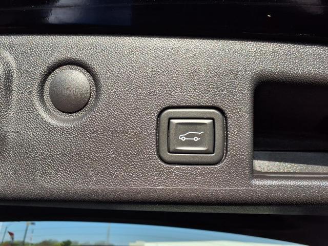 Photo of 2023 Mosaic Black Metallic Chevrolet Equinox
