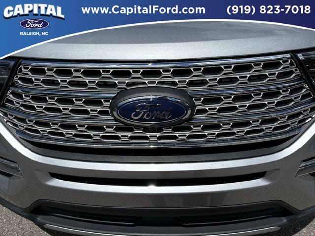 Photo of 2023 Iconic Silver Metallic Ford Explorer