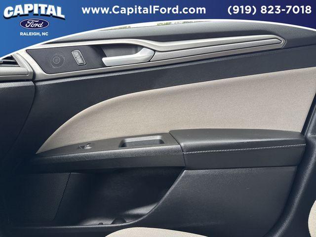 Photo of 2018 Shadow Black Ford Fusion Hybrid