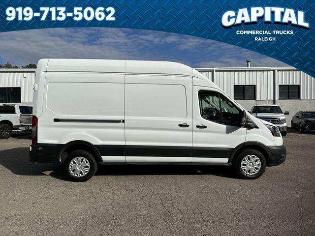 Photo of 2022 Oxford White Ford E-Transit