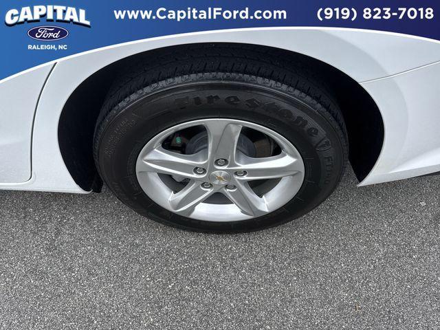 Photo of 2024 Summit White Chevrolet Malibu