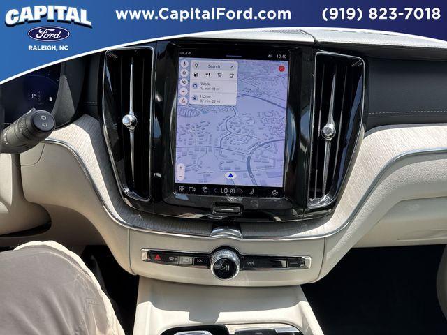 Photo of 2022 Fusion Red Metallic Volvo XC60