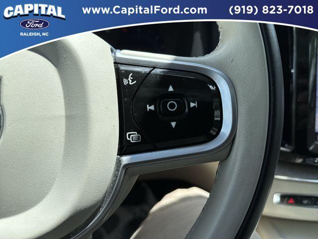 Photo of 2022 Fusion Red Metallic Volvo XC60