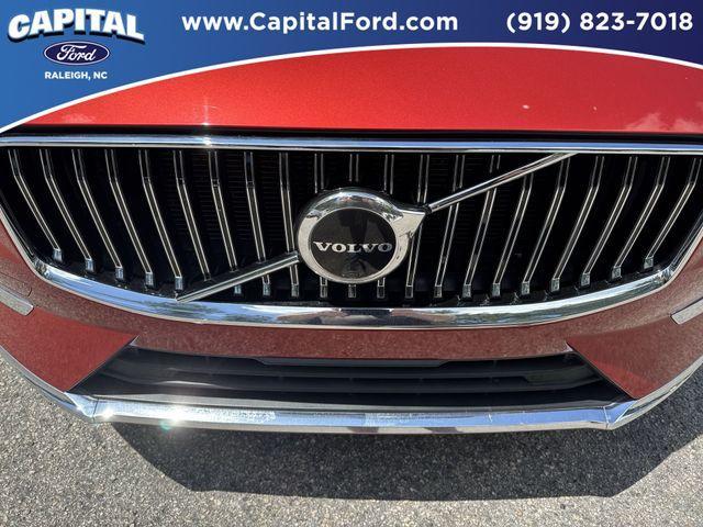Photo of 2022 Fusion Red Metallic Volvo XC60