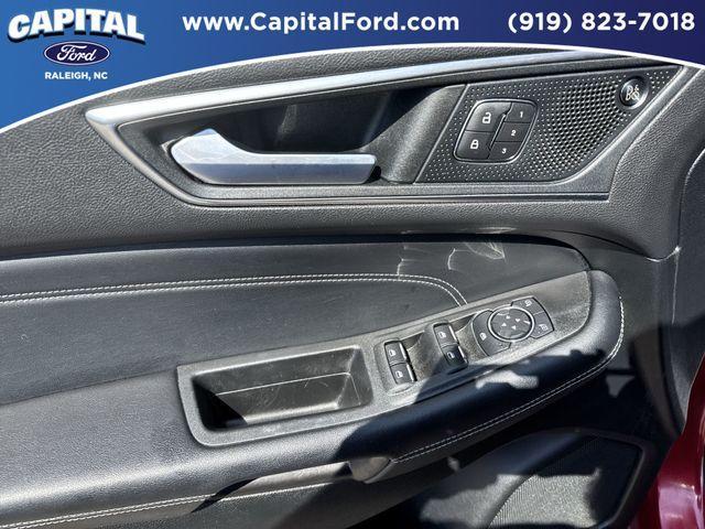 Photo of 2022 Rapid Red Metallic Tinted Clearcoat Ford Edge