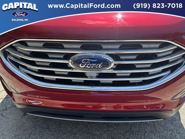 Photo of 2022 Rapid Red Metallic Tinted Clearcoat Ford Edge