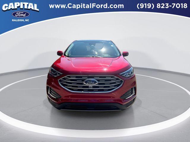 Photo of 2022 Rapid Red Metallic Tinted Clearcoat Ford Edge