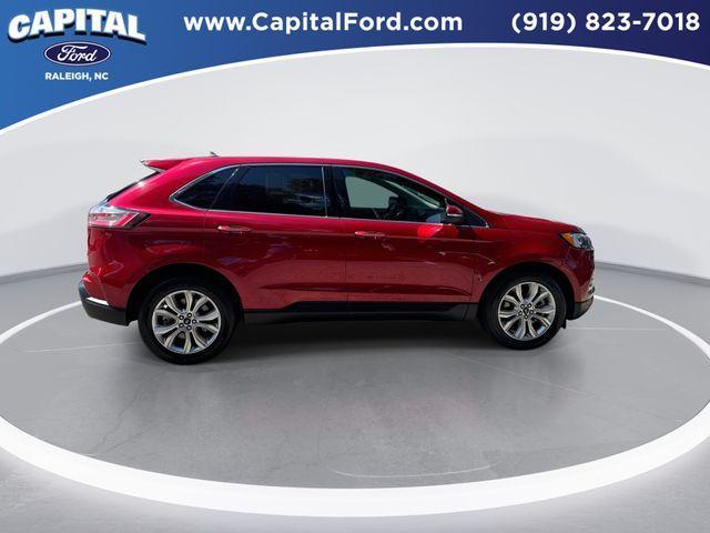 Photo of 2022 Rapid Red Metallic Tinted Clearcoat Ford Edge