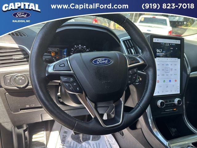 Photo of 2022 Rapid Red Metallic Tinted Clearcoat Ford Edge