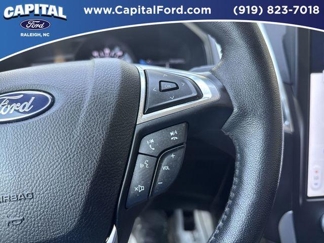 Photo of 2022 Rapid Red Metallic Tinted Clearcoat Ford Edge