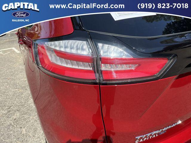 Photo of 2022 Rapid Red Metallic Tinted Clearcoat Ford Edge