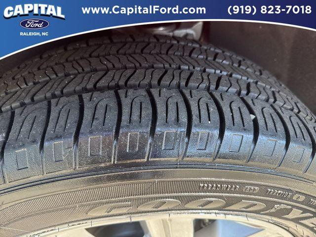 Photo of 2022 Rapid Red Metallic Tinted Clearcoat Ford Edge
