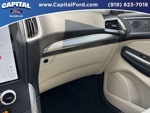Photo of 2024 Iconic Silver Metallic Ford Edge