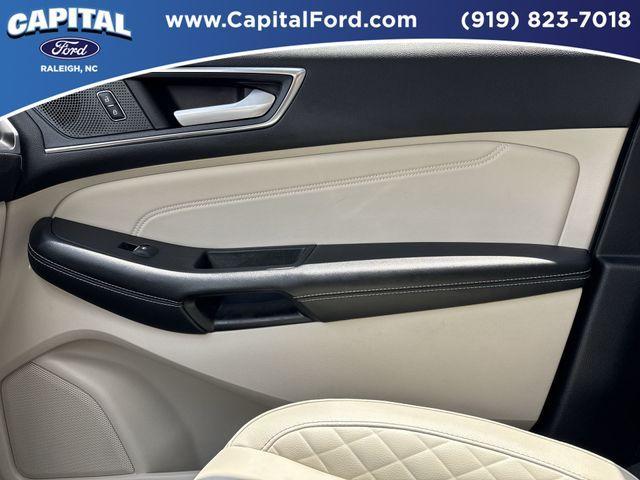 Photo of 2024 Iconic Silver Metallic Ford Edge