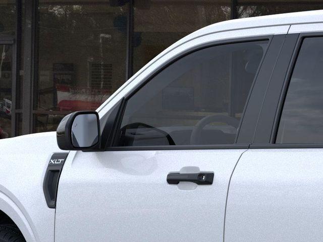 Photo of 2025 White Metallic Ford Maverick