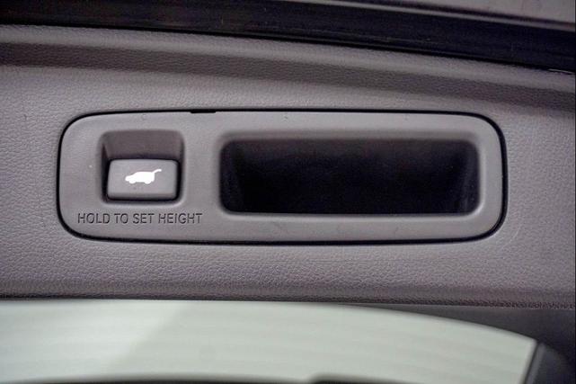 Photo of 2025 Crystal Black Pearl Honda CR-V Hybrid