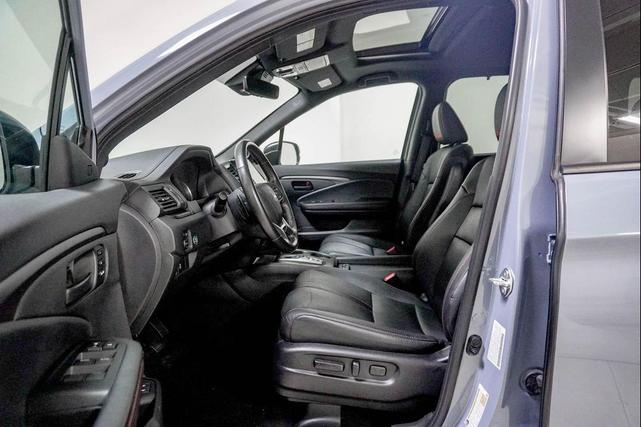 Photo of 2022 Blue Honda Pilot