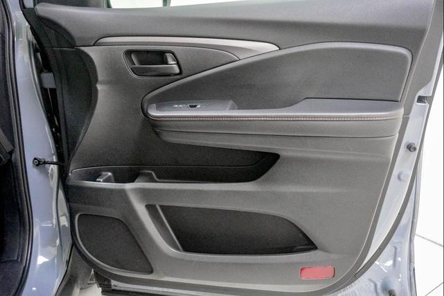 Photo of 2022 Blue Honda Pilot
