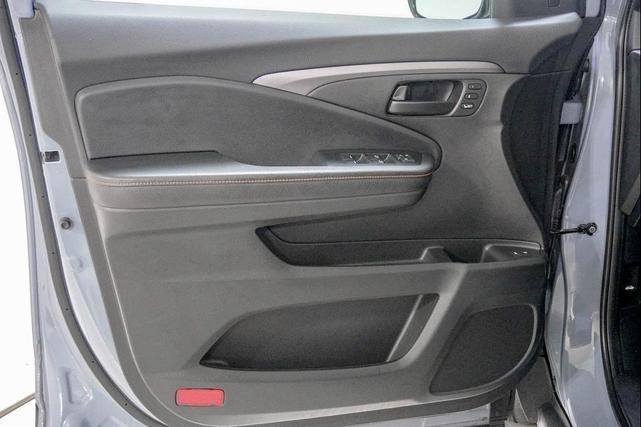 Photo of 2022 Blue Honda Pilot