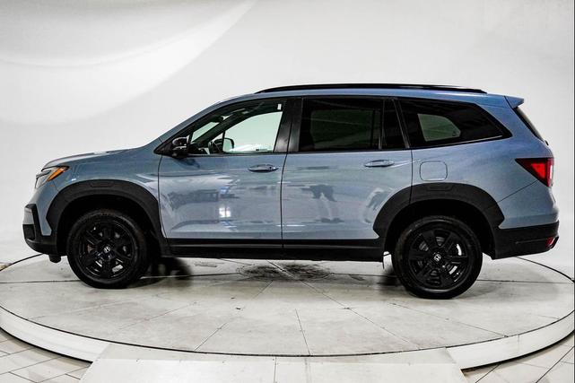 Photo of 2022 Blue Honda Pilot