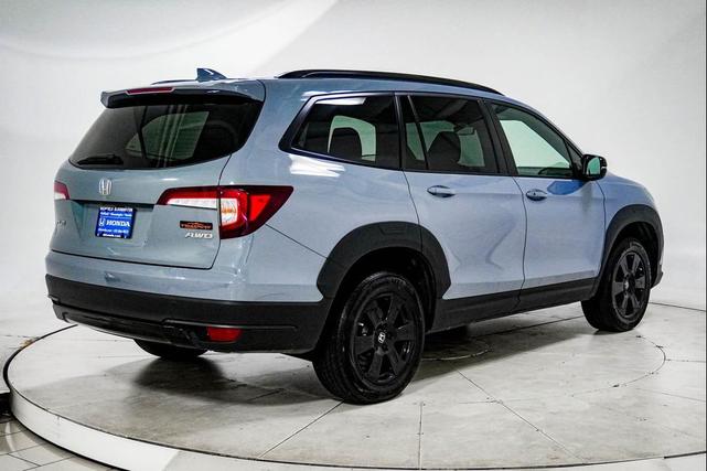 Photo of 2022 Blue Honda Pilot