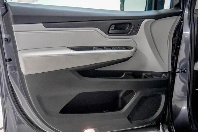 Photo of 2018 Gray Honda Odyssey
