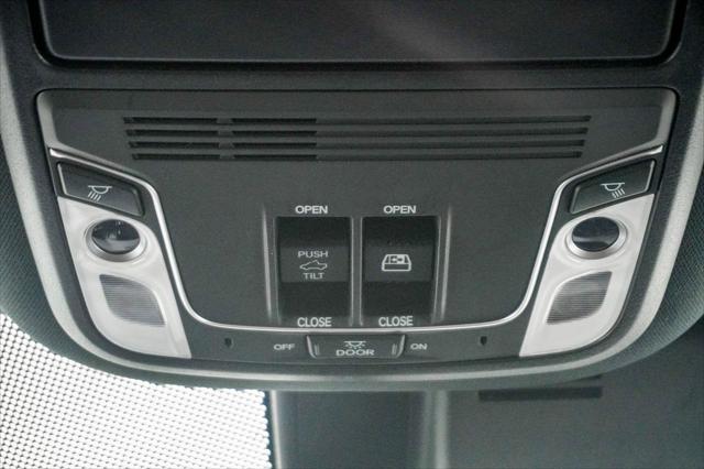 Photo of 2023 Platinum White Pearl Honda Ridgeline