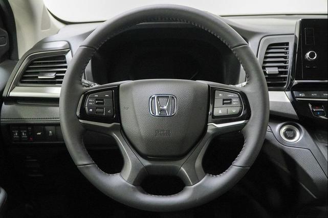 Photo of 2026 Platinum White Pearl Honda Odyssey