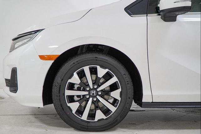 Photo of 2026 Platinum White Pearl Honda Odyssey