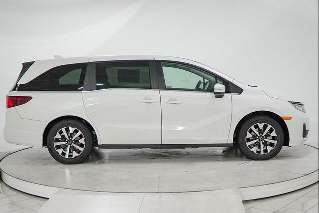 Photo of 2026 Platinum White Pearl Honda Odyssey