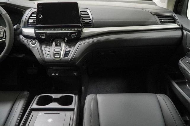 Photo of 2026 Platinum White Pearl Honda Odyssey
