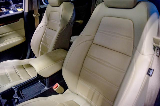 Photo of 2022 Platinum White Pearl Honda CR-V