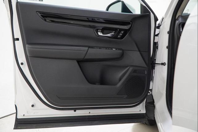 Photo of 2025 Platinum White Pearl Honda CR-V