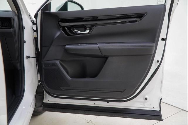 Photo of 2025 Platinum White Pearl Honda CR-V