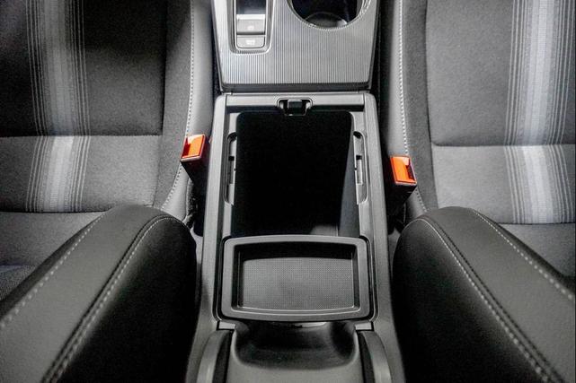 Photo of 2025 Platinum White Pearl Honda Civic