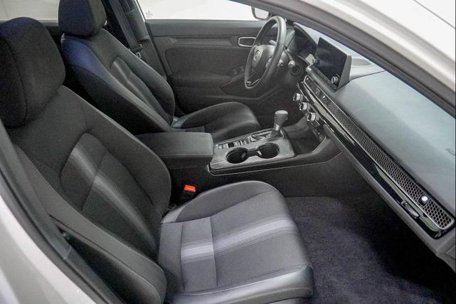 Photo of 2025 Platinum White Pearl Honda Civic