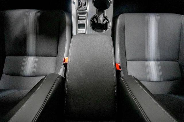 Photo of 2025 Platinum White Pearl Honda Civic