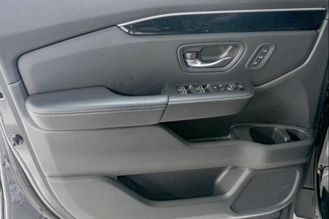 Photo of 2025 Crystal Black Pearl Honda Pilot