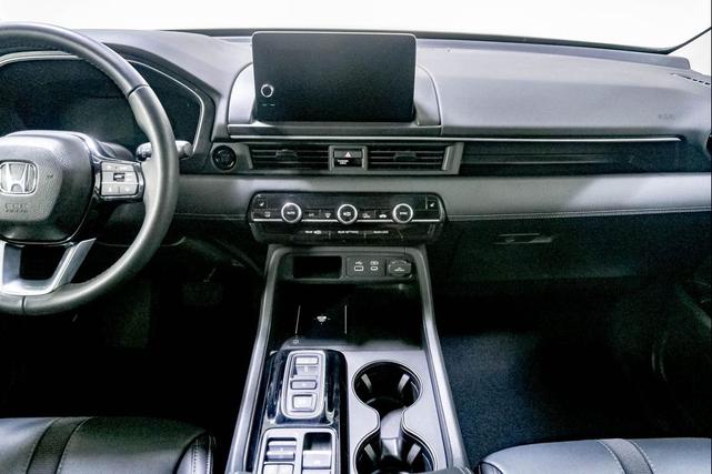 Photo of 2025 Crystal Black Pearl Honda Pilot