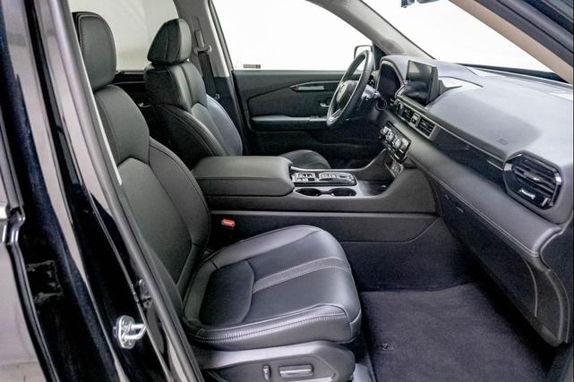 Photo of 2025 Crystal Black Pearl Honda Pilot