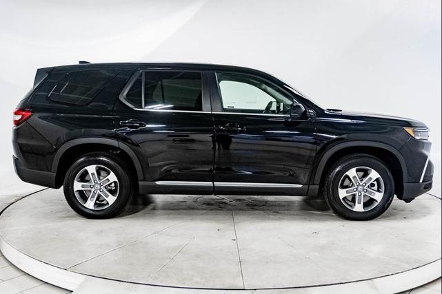 Photo of 2025 Crystal Black Pearl Honda Pilot