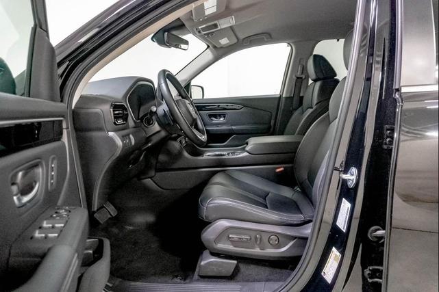 Photo of 2025 Crystal Black Pearl Honda Pilot