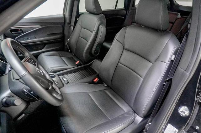 Photo of 2023 Crystal Black Pearl Honda Passport