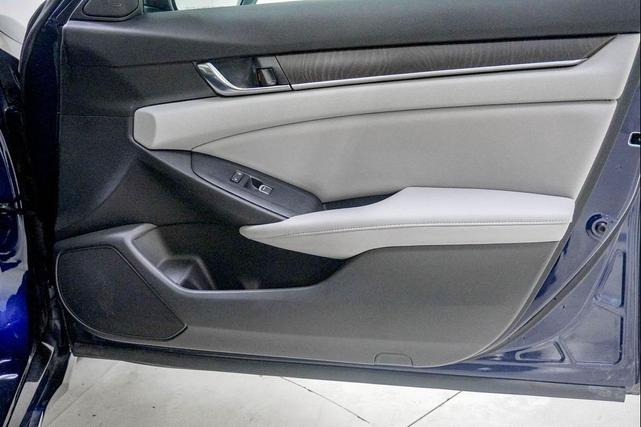 Photo of 2018 Still Night Pearl Honda Accord