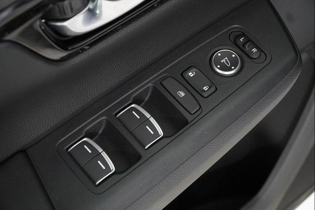 Photo of 2025 Platinum White Pearl Honda CR-V