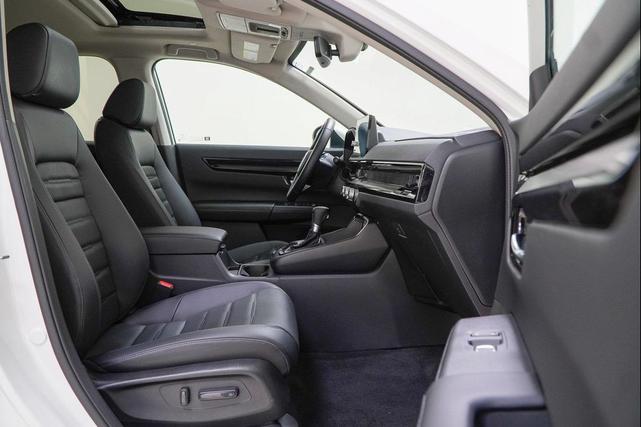 Photo of 2025 Platinum White Pearl Honda CR-V