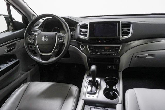 Photo of 2017 Crystal Black Pearl Honda Pilot