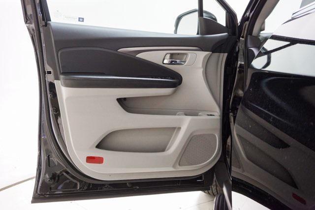 Photo of 2017 Crystal Black Pearl Honda Pilot
