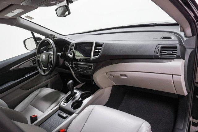 Photo of 2017 Crystal Black Pearl Honda Pilot