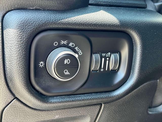 Photo of 2020 Granite Crystal Metallic Clearcoat RAM 1500